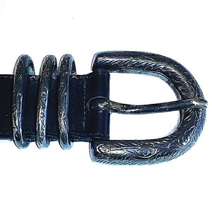 Jennifer Graham black leather etched buckle belt